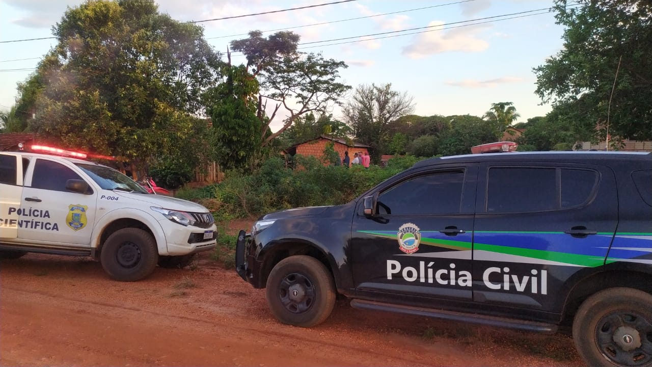Equipes da Per&iacute;cia Criminal e Pol&iacute;cia Civil - Foto: Jornal da Nova